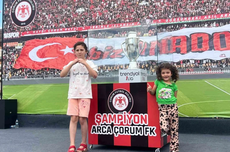 Çorum FK taraftarları şampiyonluk kupasıyla buluştu 