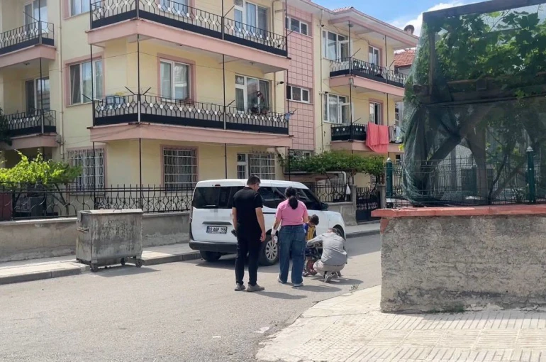 Çorum’da genç kadın tartıştığı anne ve babasını bıçakla rehin aldı