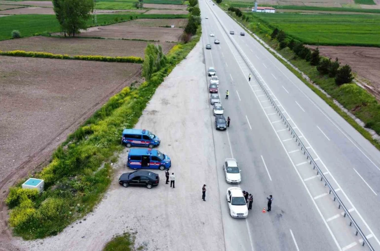 Çorum’da jandarma ekiplerinin bayram tedbirleri sürüyor