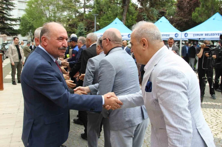Çorum’da kent protokolü ve vatandaşlar bayramlaştı 
