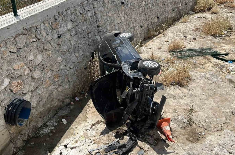 Çorum’da otomobil dereye uçtu: 2 yaralı