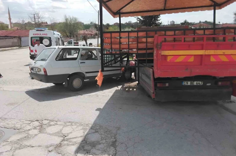 Çorum’da otomobil ile kamyon çarpıştı: 1 ölü