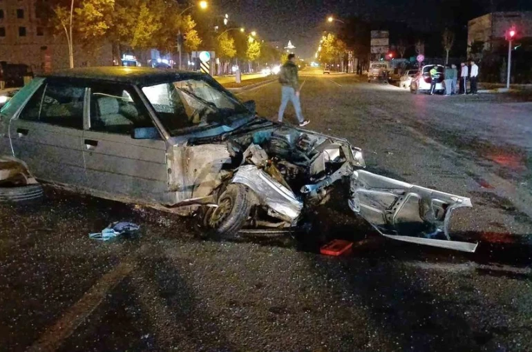 Çorum’da otomobil ile tır çarpıştı: 1 yaralı