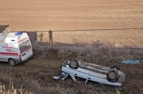 Çorum’da otomobil tarlaya uçtu: 2 yaralı