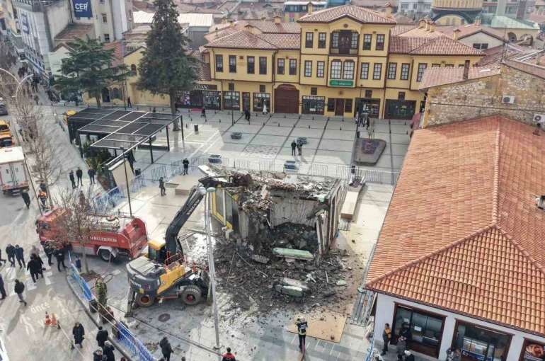 Çorum’da son binanın da yıkılmasıyla tarihi silüet gün yüzüne çıktı