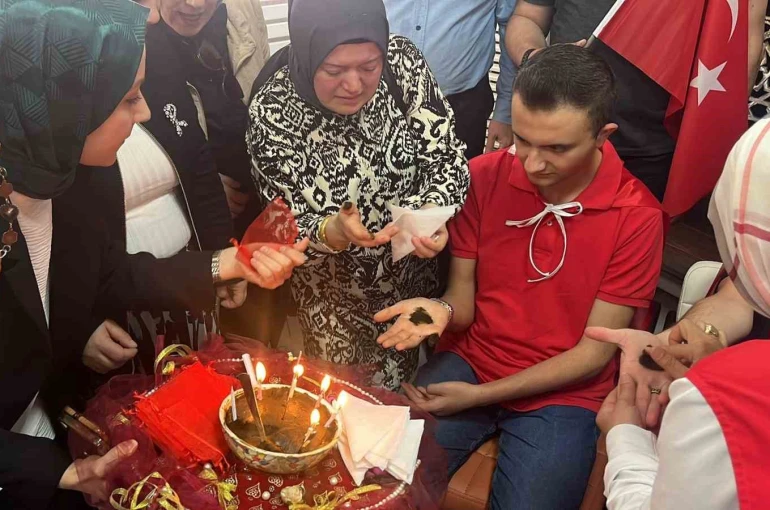 Çorum’da temsili askerlik yapacak engelli bireylere asker kınası yakıldı