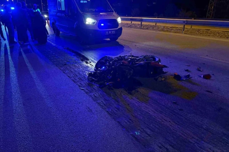 Çorum’da tıran çarpan motosikletin sürücüsü hayatını kaybetti