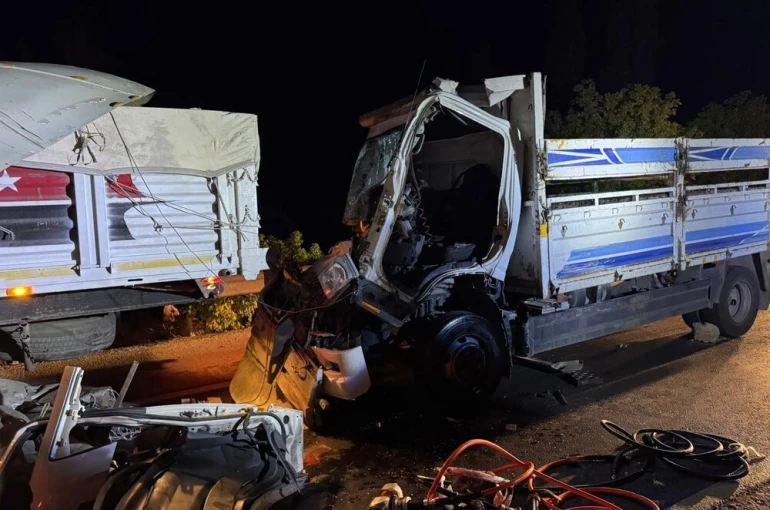 Çorum’da tırla çarpışan kamyonun sürücüsü hayatını kaybetti