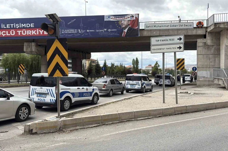 Çorum’da üst geçitten atlayan kadın yaralandı