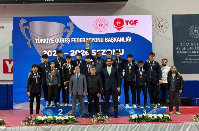 Çorumlu güreşçiler Ankara’dan üçüncülükle döndü