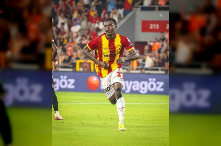Coventry City, Anthony Dennis’e talip oldu
