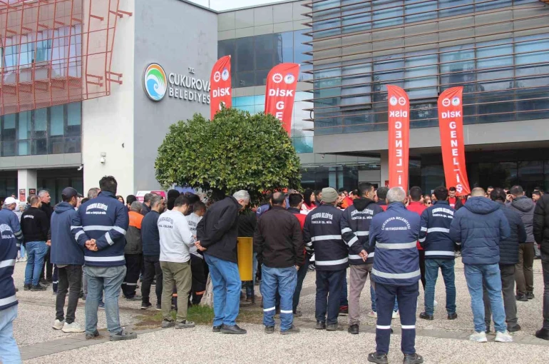 Çukurova Belediyesi’nde kriz: İşçiler alacakları için eylem yaptı