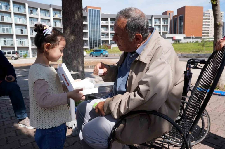 Çukurova’da miniklerden yaşlılara anlamlı ziyaret