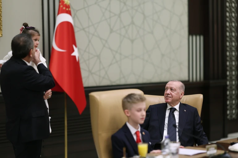 Cumhurbaşkanı Erdoğan, 23 Nisan'da koltuğunu Civan Boran'a devretti