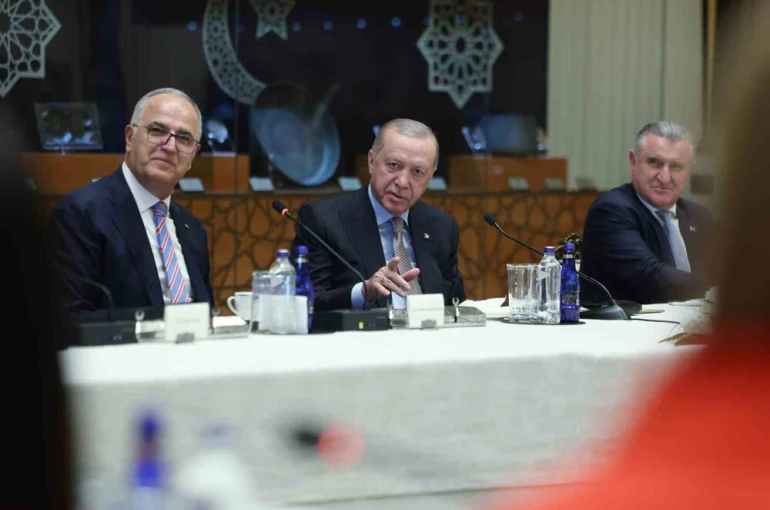 Cumhurbaşkanı Erdoğan, A Milli Kadın Voleybol Takımı’nı kabul etti