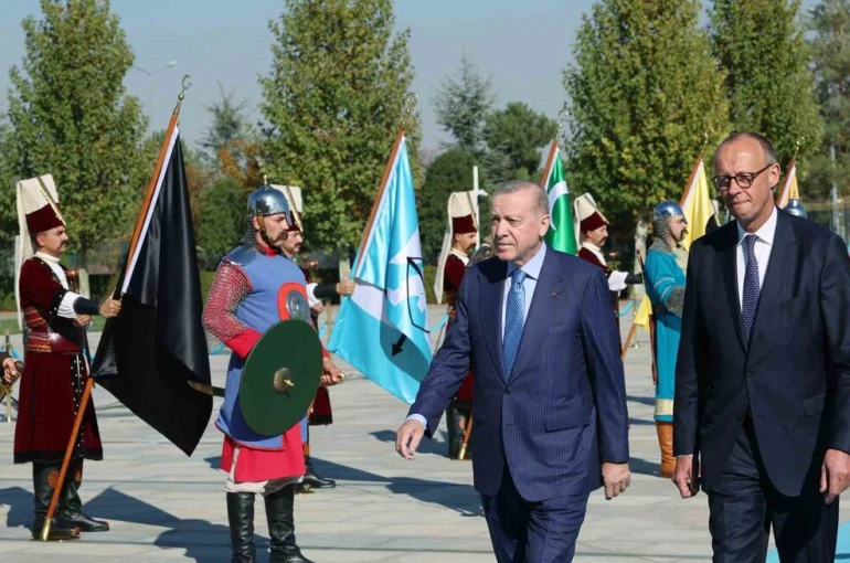 Cumhurbaşkanı Erdoğan, Almanya Başbakanı Merz’i resmi törenle karşıladı