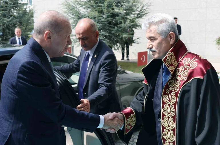 Cumhurbaşkanı Erdoğan: "Anayasayı darbecilerin veya seçkinlerin belirleyip topluma dayattıkları bir çerçeve olmaktan çıkarıp toplumun kendisinin belirleyip devlete deklare ettiği bir metne dönüştürmek zorundayız"