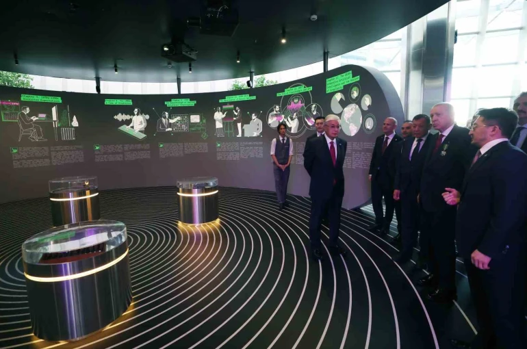 Cumhurbaşkanı Erdoğan, Astana’da Alem.AI Yapay Zeka Merkezi’ni ziyaret etti