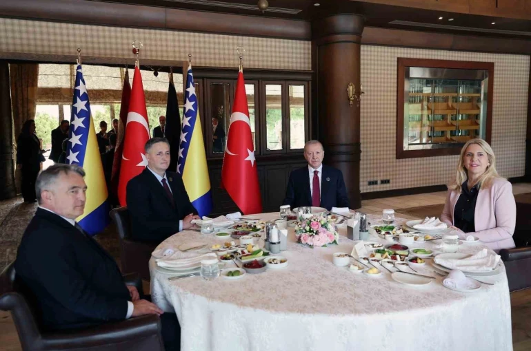 Cumhurbaşkanı Erdoğan Bosna Hersek Devlet Başkanlığı Konseyi üyeleriyle bir araya geldi