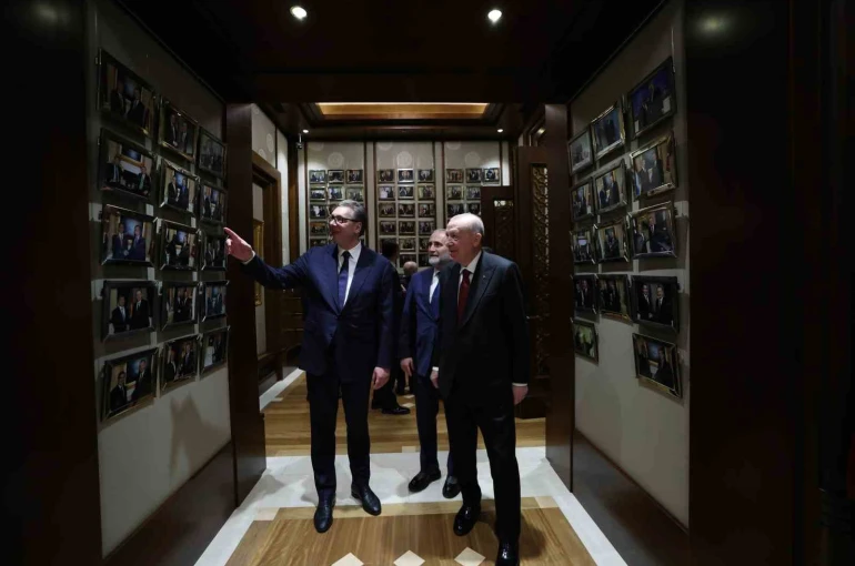 Cumhurbaşkanı Erdoğan: "Dünyada belirsizliğin arttığı dönemde Türkiye olarak çevremizde ve ötesinde barışın ve huzurun tesisi için var gücümüzle çalışıyoruz"