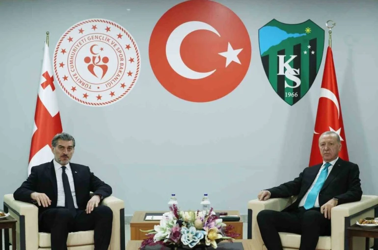 Cumhurbaşkanı Erdoğan, Gürcistan Cumhurbaşkanı Kavelaşvili ile bir araya geldi
