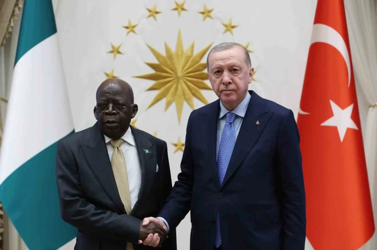 Cumhurbaşkanı Erdoğan, Nijerya Cumhurbaşkanı Tinubu ve beraberindeki heyetle bir araya geldi 