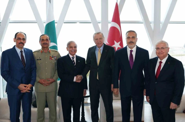 Cumhurbaşkanı Erdoğan, Pakistan Başbakanı Şerif ile bir araya geldi