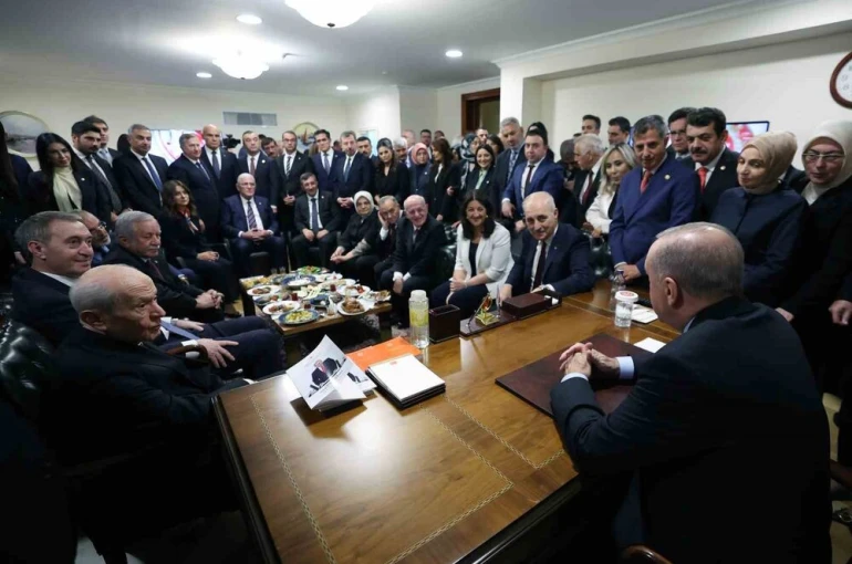 Cumhurbaşkanı Erdoğan, TBMM’de siyasi parti genel başkanları ile görüştü