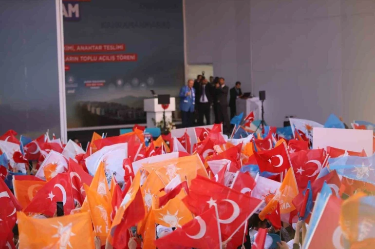 Cumhurbaşkanı Erdoğan: "Yılbaşına kadar deprem bölgemizde 453 bin bağımsız bölümü tamamlamak niyetindeyiz"