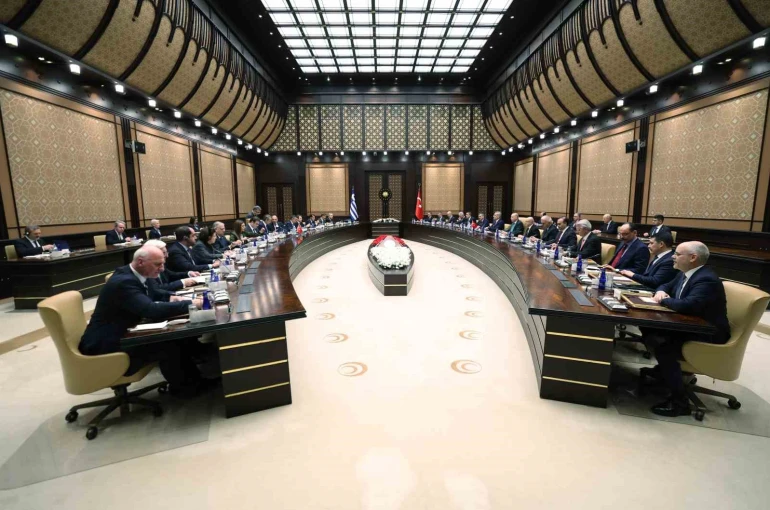 Cumhurbaşkanı Erdoğan: "(Yunanistan) Mevcut meseleler çetrefil olmakla birlikte uluslararası hukuk temelinde çözümsüzde değildir"