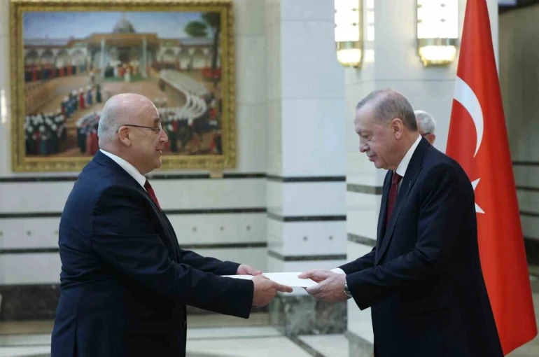 Cumhurbaşkanı Erdoğan’a 5 ülkenin büyükelçisinden güven mektubu