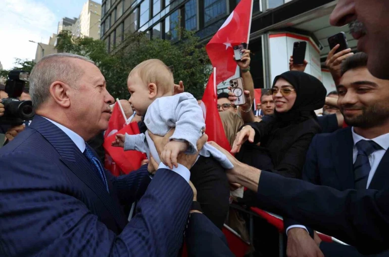 Cumhurbaşkanı Erdoğan’a Türkevi’nde coşkulu karşılama