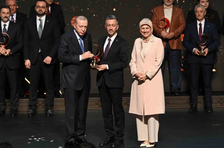 Cumhurbaşkanı Erdoğan’dan KARDEMİR’e "Yılın Kurumsal Kan Bağışçısı" ödülünü