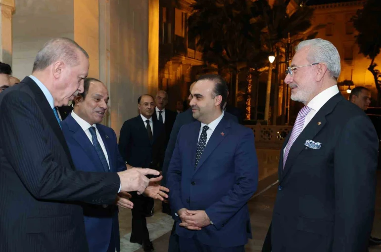 Cumhurbaşkanı Erdoğan’dan Mısır Cumhurbaşkanı es-Sisi’ye Togg hediyesi