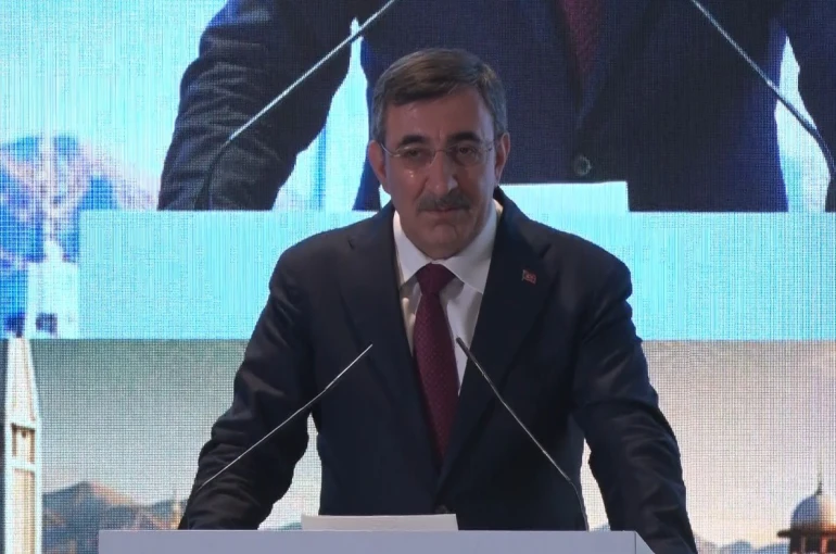 Cumhurbaşkanı Yardımcısı Yılmaz: "Pakistan ile ikili ticaret hacmimizi yakın gelecekte 5 milyar dolara çıkarmayı hedefliyoruz"