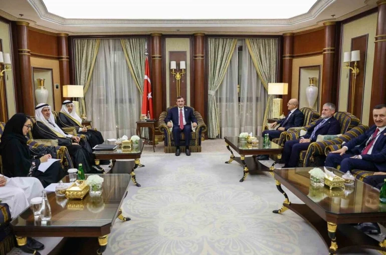 Cumhurbaşkanı Yardımcısı Yılmaz, Suudi Arabistan Yatırım Bakanı el-Falih ile bir araya geldi