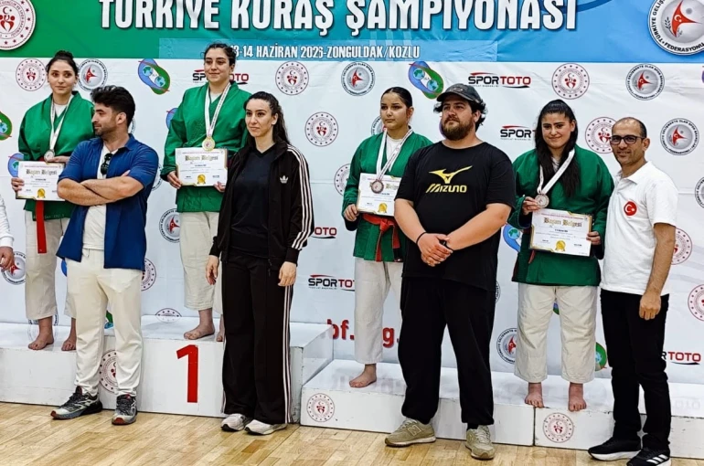Cumhuriyet Anadolu Lisesi öğrencilerinden tarihi başarı
