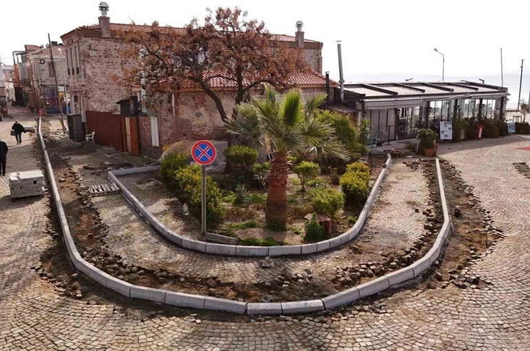 Cunda’da, araç trafiği ve yaya ulaşımına düzenleme