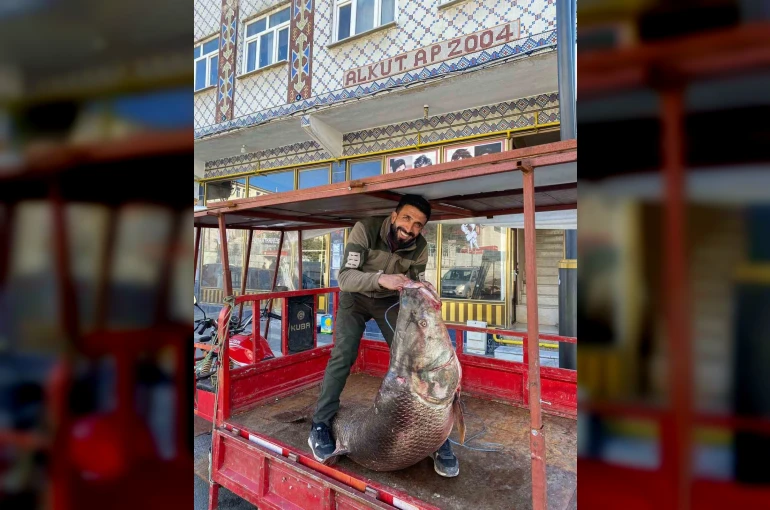 Çüngüş’te 100 kiloluk turna balığı yakalandı 