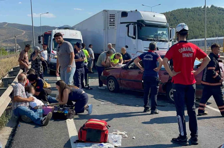 D-650’de iki otomobil çarpıştı: 1’i bebek 7 yaralı