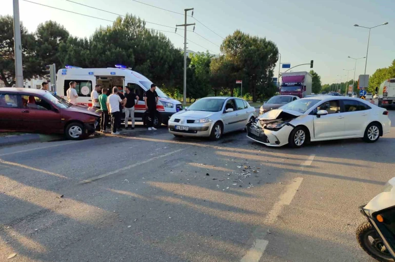 D-650’de iki otomobil kafa kafaya çarpıştı: 1 yaralı