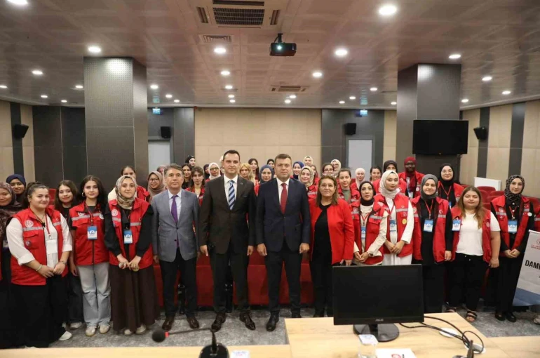 Damla Gönüllülük Hareketi gençleri Niğde Valiliği’nde ağırlandı