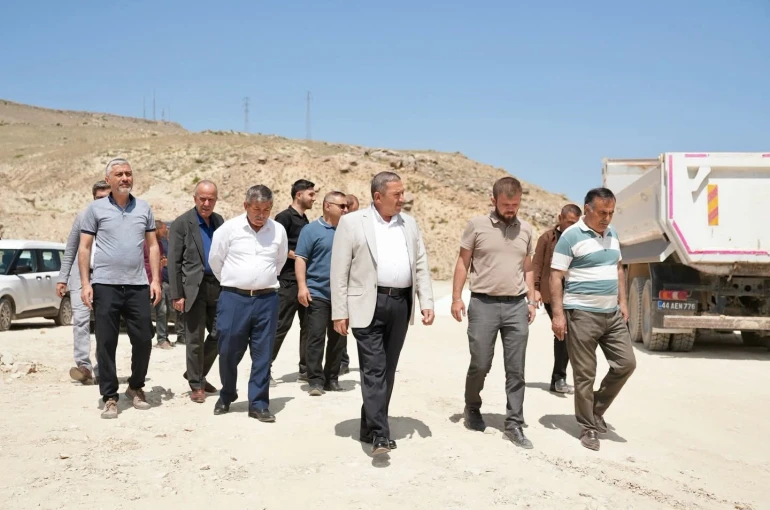 Darende Belediye Başkanı Bozkurt, devam eden projeleri sahada değerlendirdi