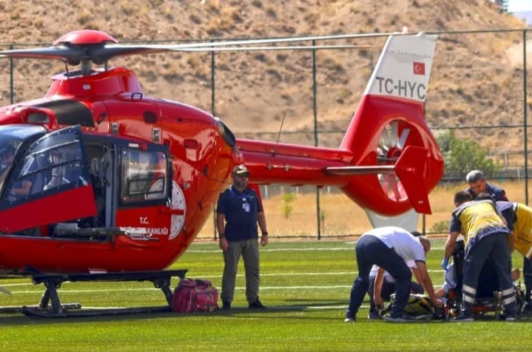 Darende’de kalp krizi şüphesi bulunan hasta hava ambulansıyla sevk edildi