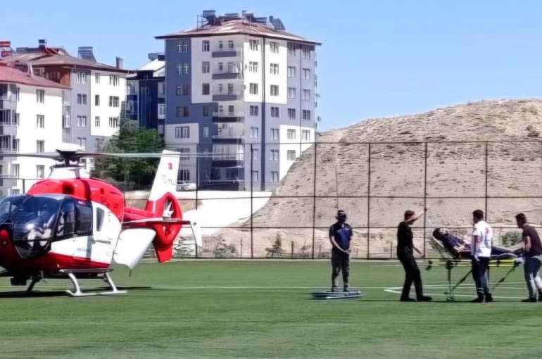Darende’de mide kanaması geçiren hasta, hava ambulansla Malatya’ya sevk edildi