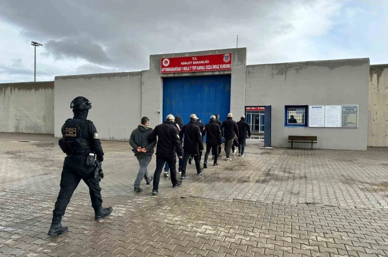 DEAŞ’ın İnterpol tarafından aranan sözde 7 yöneticisi Afyonkarahisar polisi tarafından yakalandı