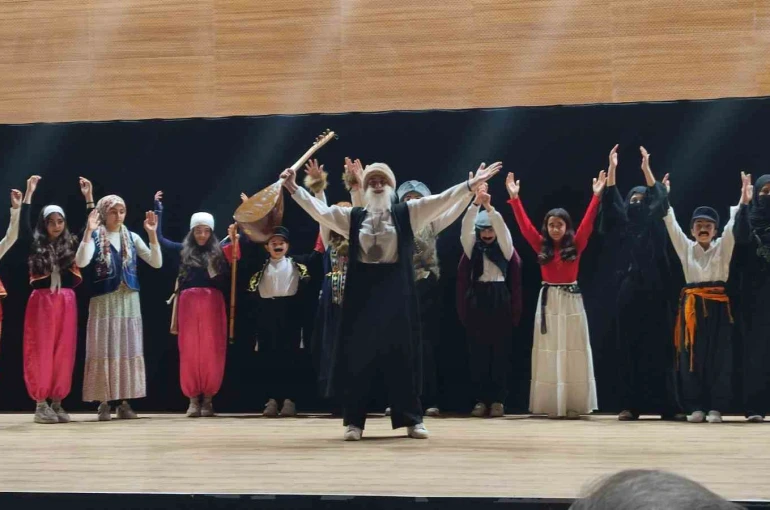 Dede Korkut hikâyeleri Muradiye’de sahnelendi