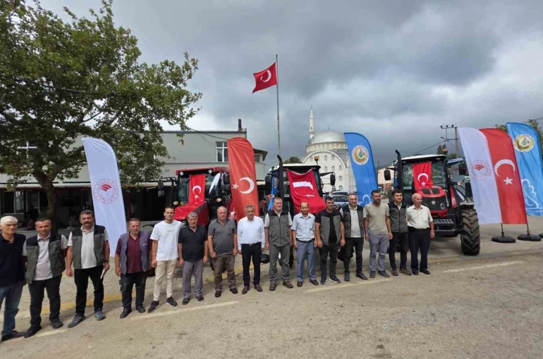 Dedeoba’da ORKÖY desteğiyle 3 traktör hak sahiplerine teslim edildi 