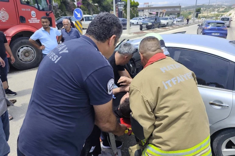Defne’de kamyonla çarpışan otomobilin sürücüsü yaralandı