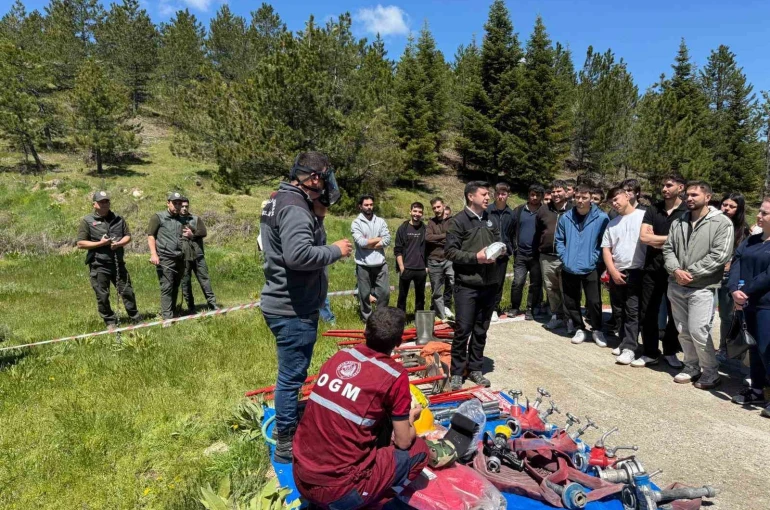 Demirci’de geleceğin ormancıları sahaya indi 